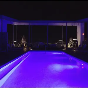 https://couples-getaway-highrise-dwntown-phx-skyline-views.hotelsofphoenix.com